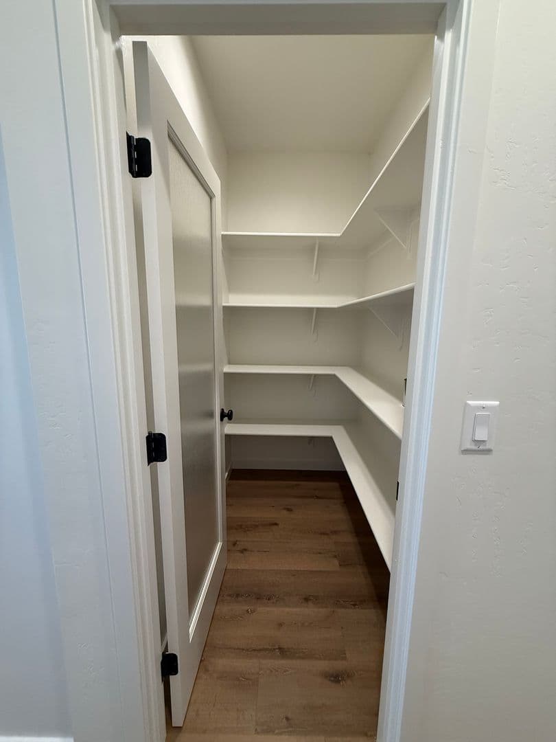 Bakersfield House: 16806 Mairs Drive