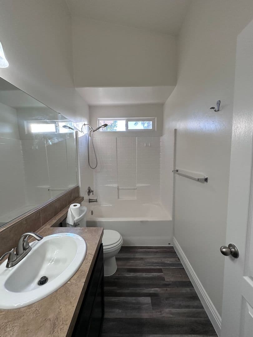 Bakersfield House: 4913 Au Chocolat Dr