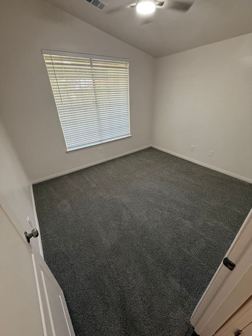 Bakersfield House: 10109 Bay Colony Dr
