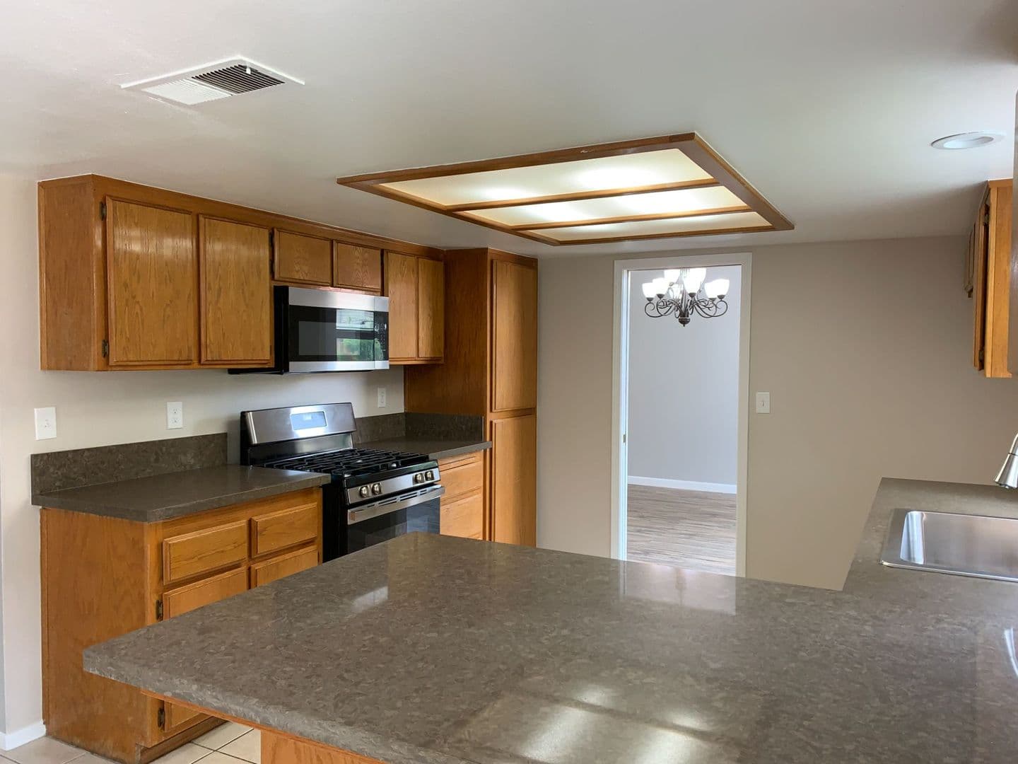 Bakersfield House: 10408 Walnut Creek Ct