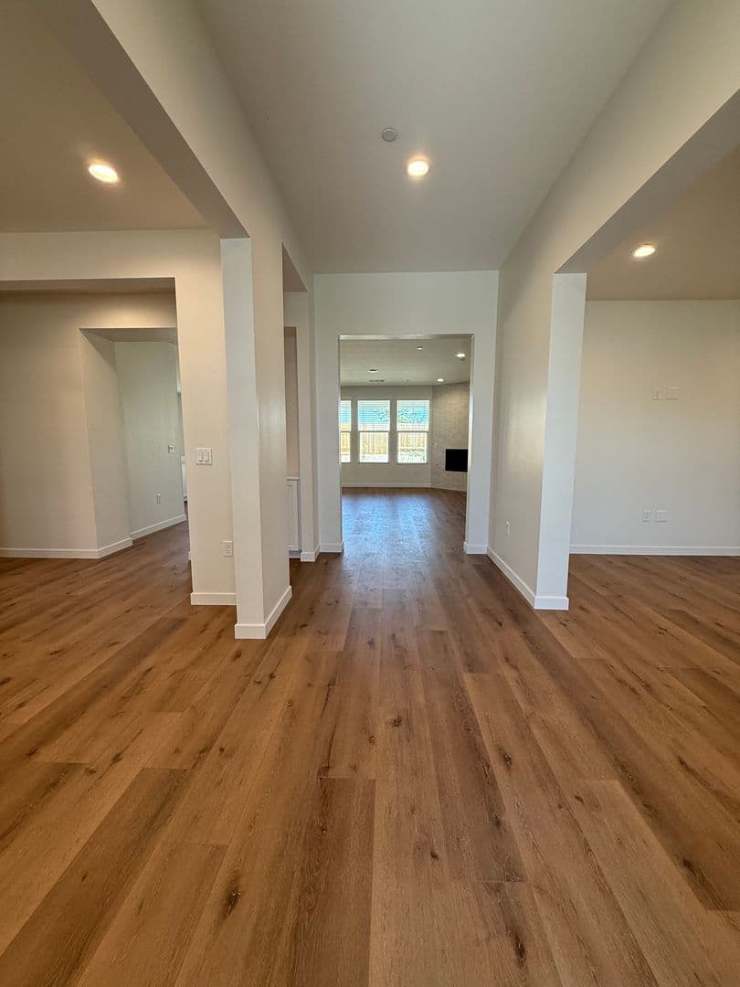 Bakersfield House: 16806 Mairs Drive