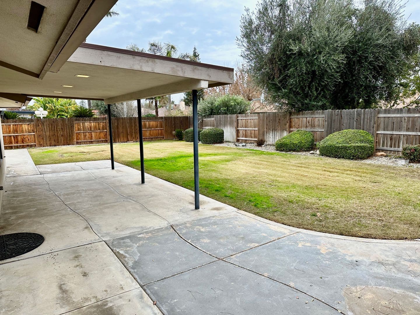 Bakersfield House: 9913 Spring Oak Dr