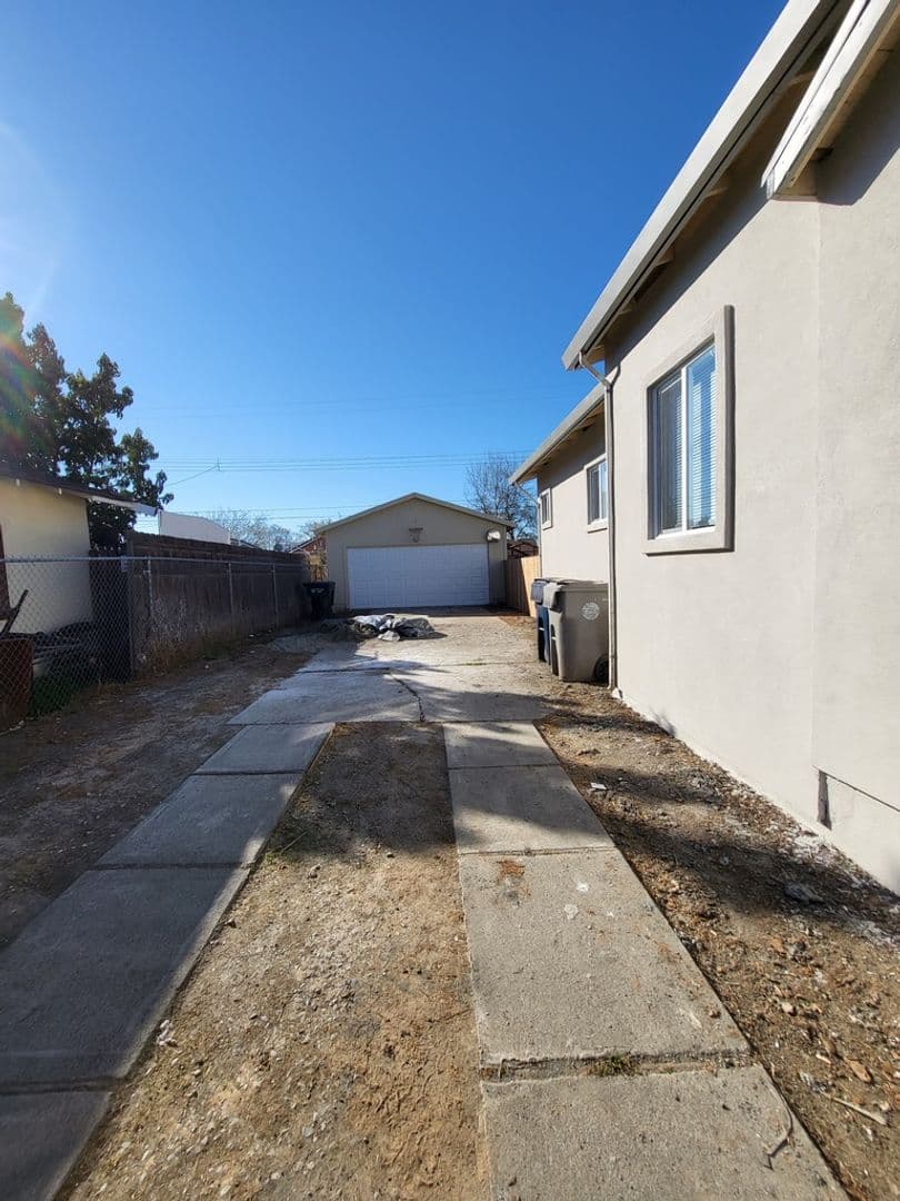 Sacramento House: 2950 36th Ave
