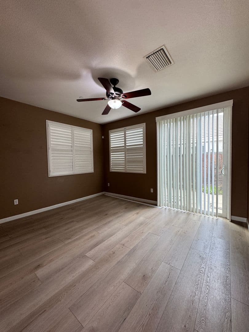 Elk Grove House: 8892  Brecon Way