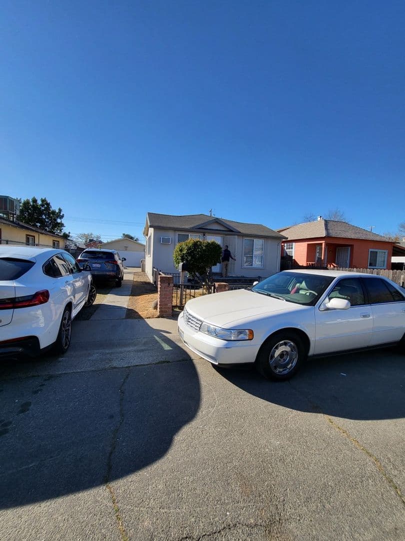 Sacramento House: 2950 36th Ave