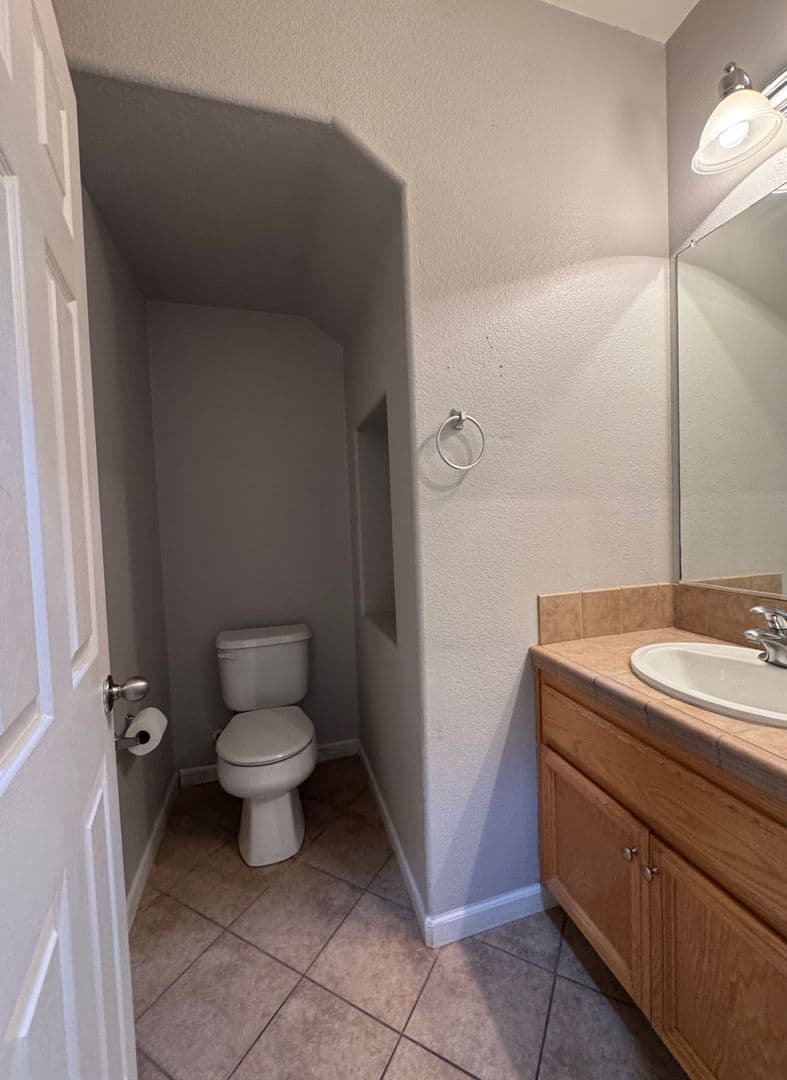 Elk Grove House: 8892  Brecon Way