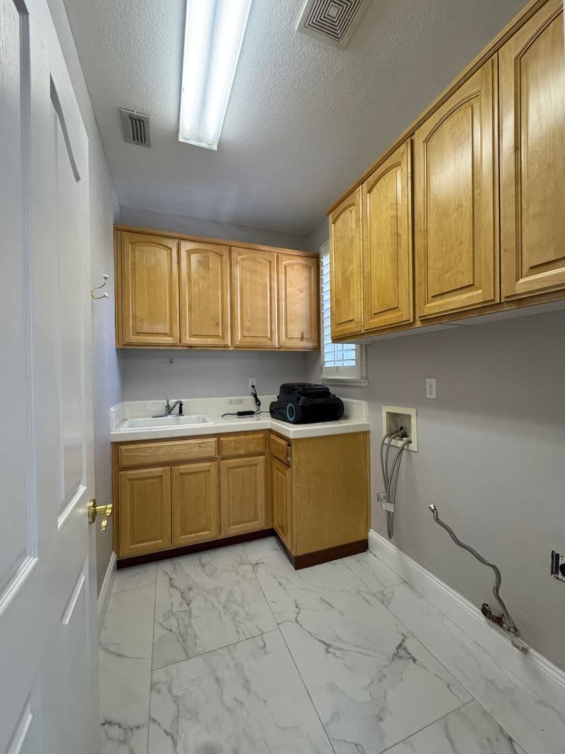Granite Bay House: 360 Allenwood Ct