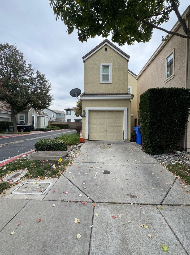 Elk Grove House: 8892  Brecon Way