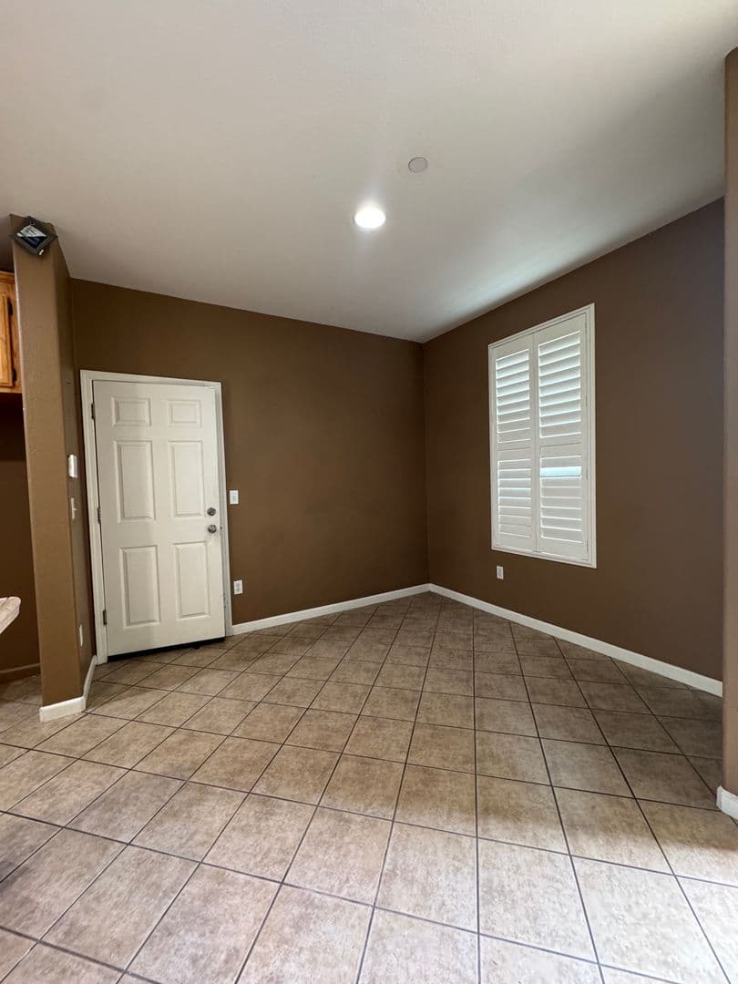 Elk Grove House: 8892  Brecon Way
