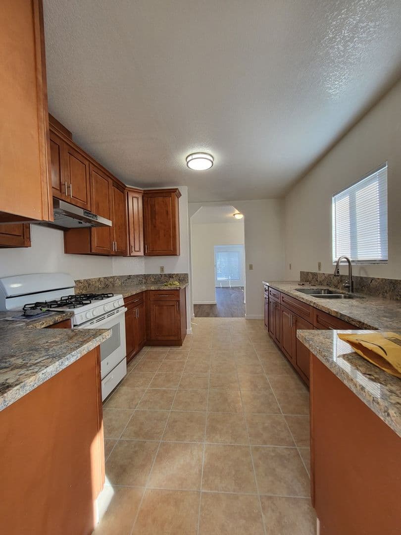 Sacramento House: 2950 36th Ave