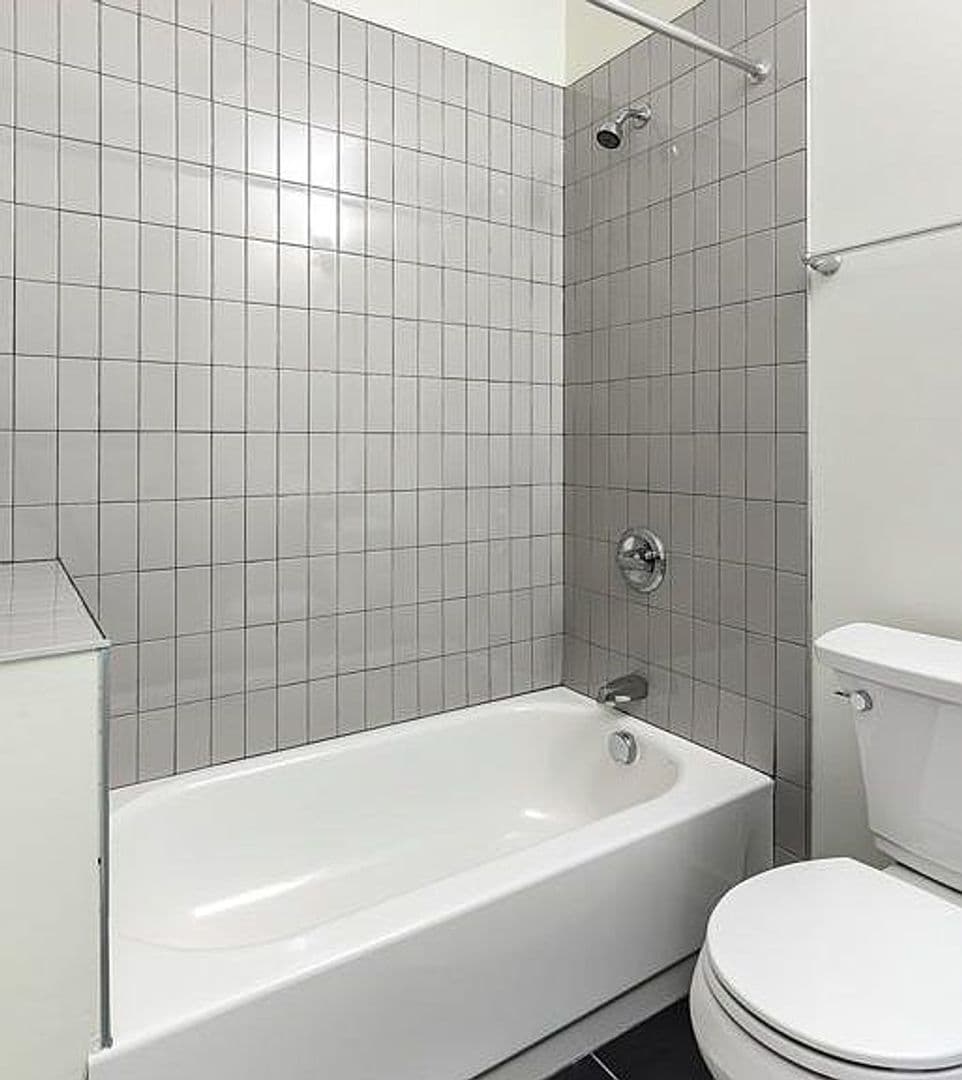Cincinnati Apartment: 57 E McMicken Ave