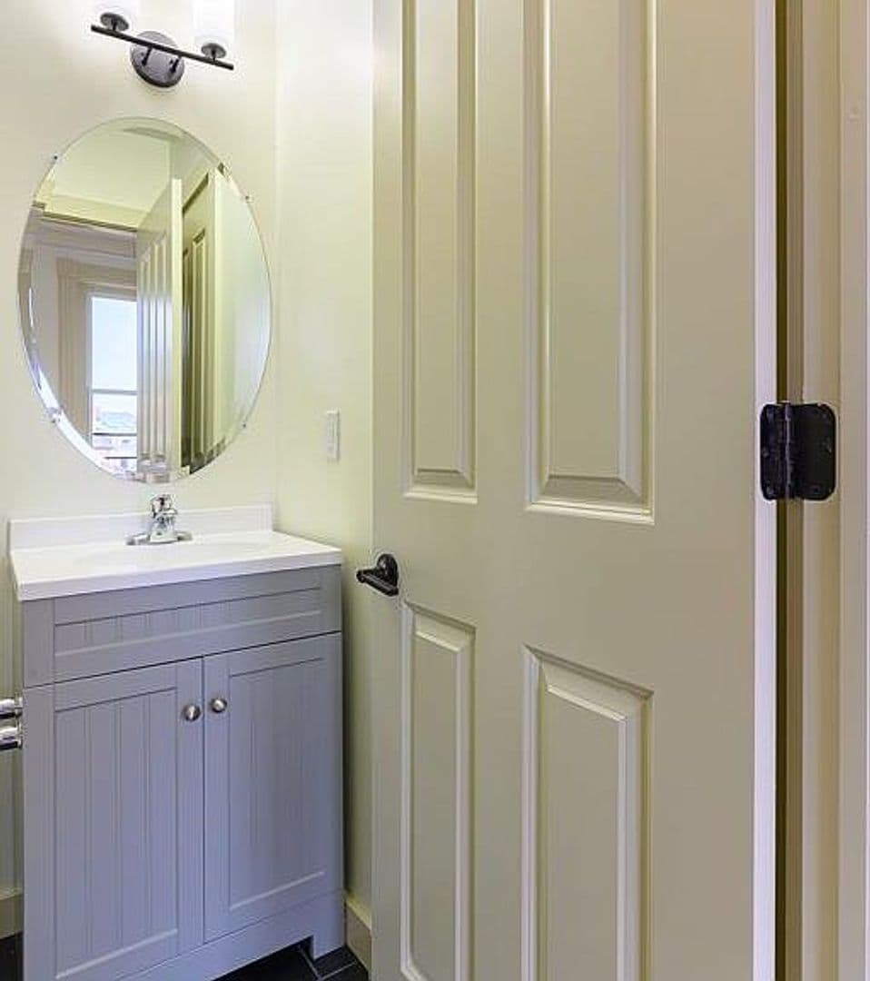 Cincinnati Apartment: 57 E McMicken Ave