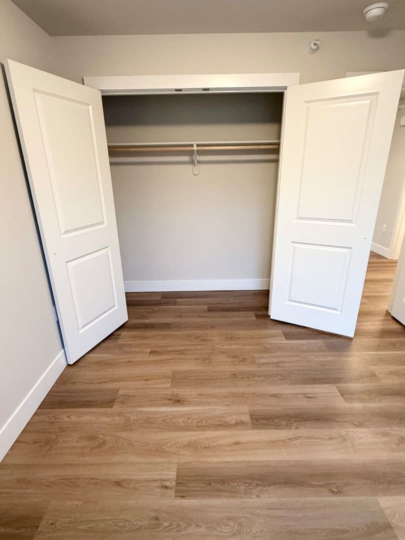 Eagle River Apartment: 16427 Farm Ave