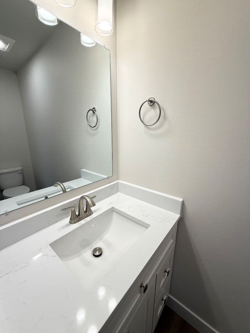 Eagle River Apartment: 16427 Farm Ave