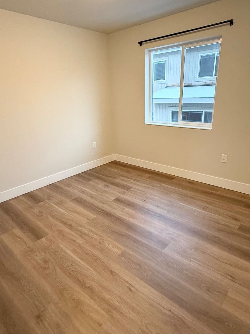 Eagle River Apartment: 16427 Farm Ave