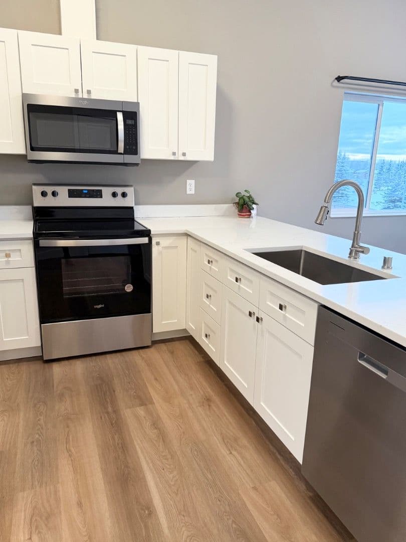 Eagle River Apartment: 16427 Farm Ave