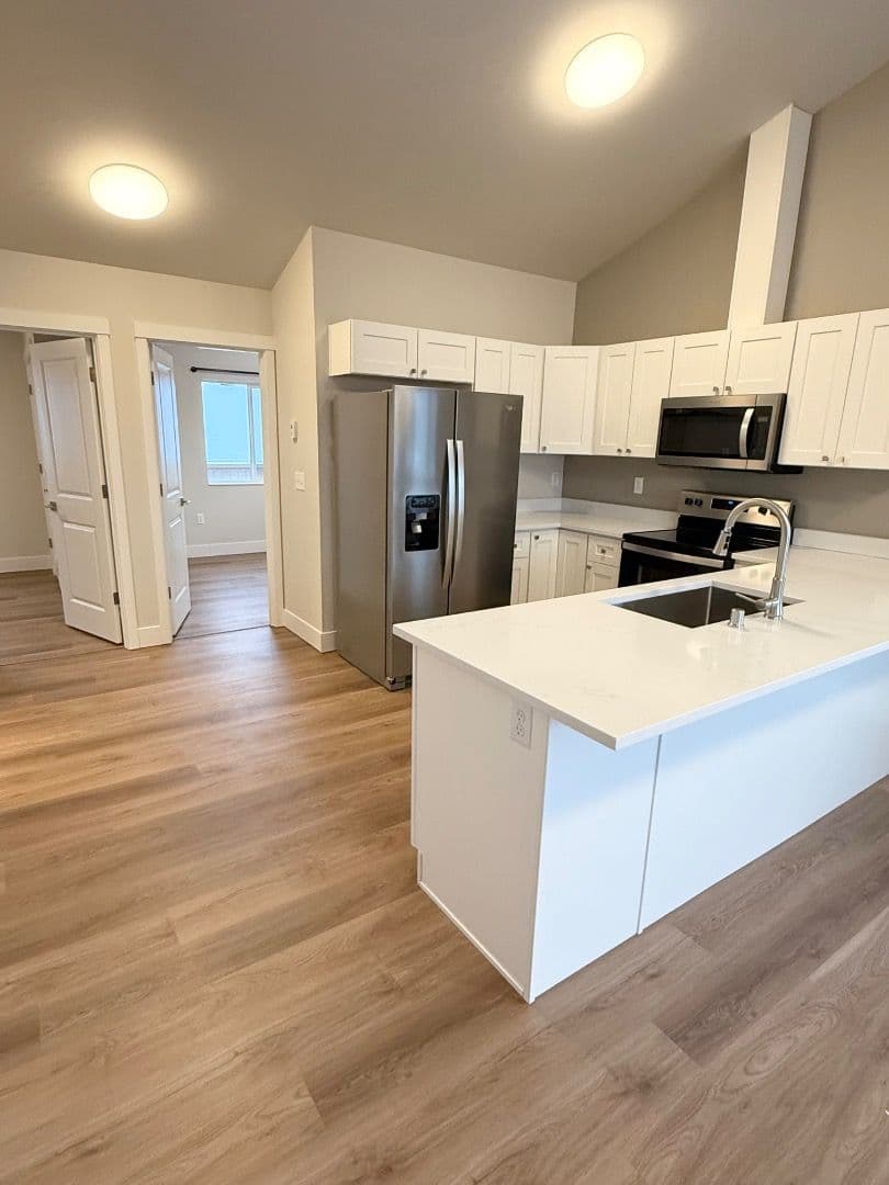 Eagle River Apartment: 16427 Farm Ave