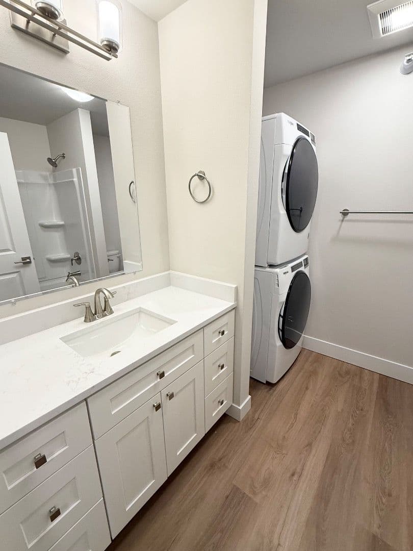 Eagle River Apartment: 16427 Farm Ave