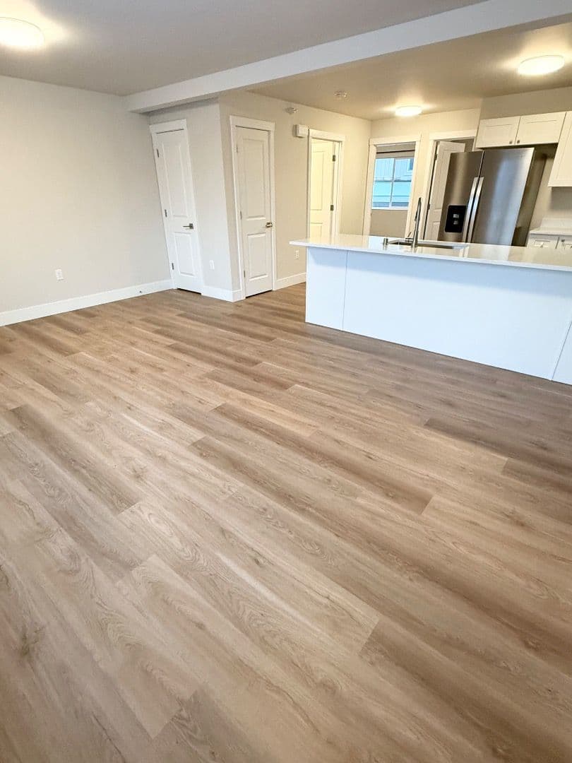Eagle River Apartment: 16427 Farm Ave