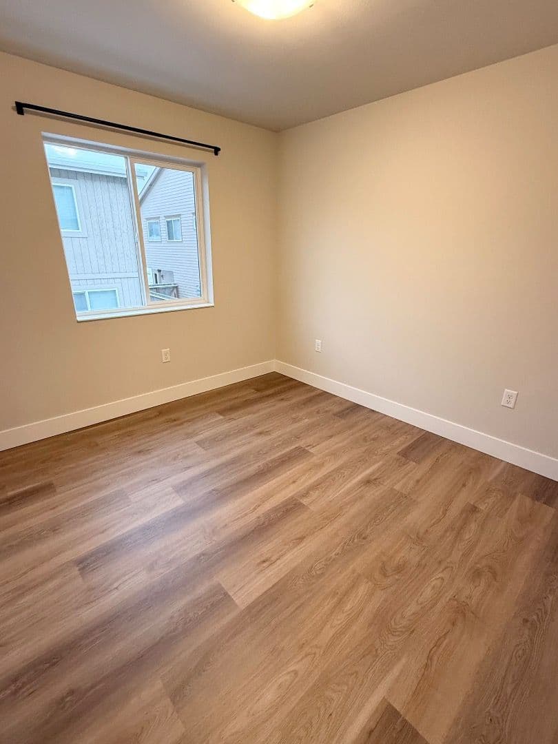 Eagle River Apartment: 16427 Farm Ave