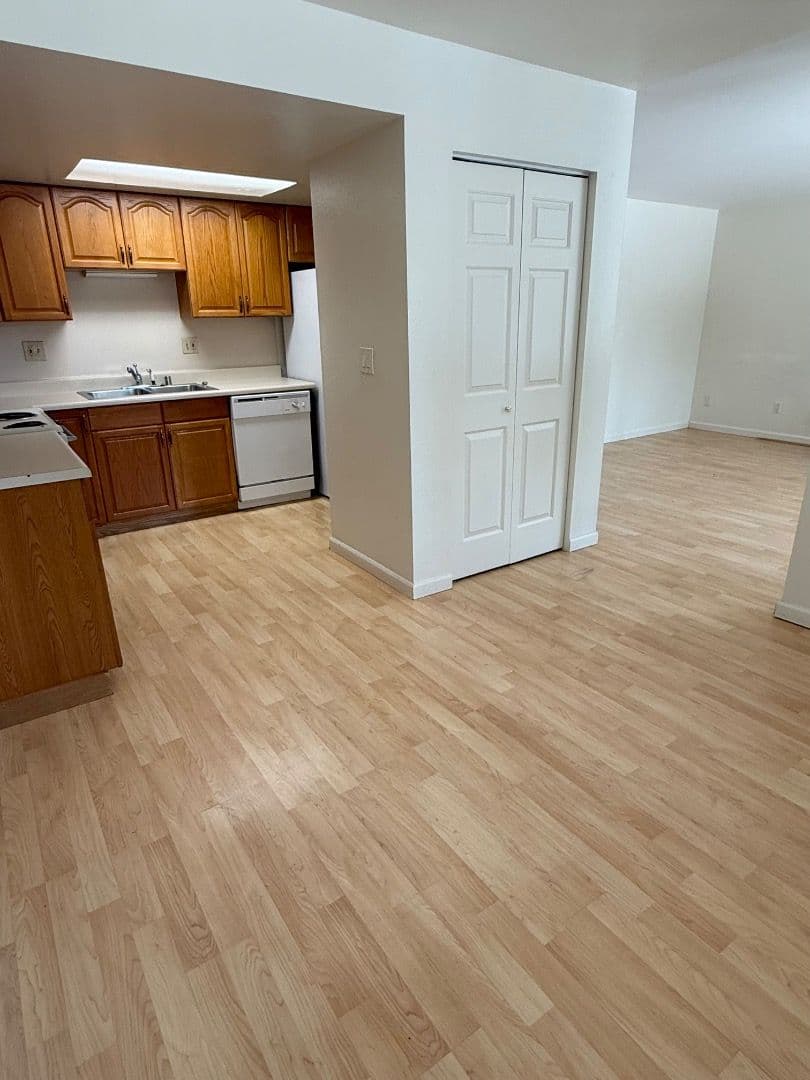 Anchorage Apartment: 4320 Checkmate Dr