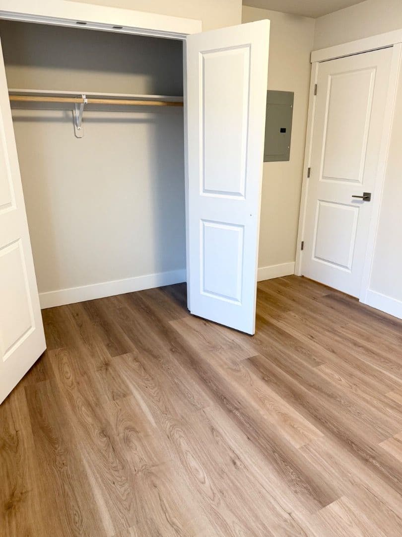 Eagle River Apartment: 16427 Farm Ave