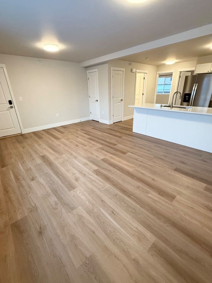 Eagle River Apartment: 16427 Farm Ave
