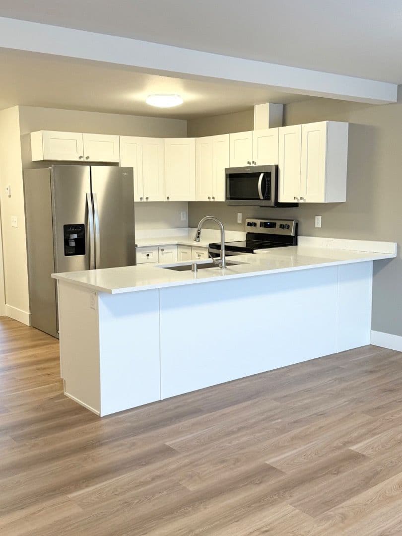Eagle River Apartment: 16427 Farm Ave