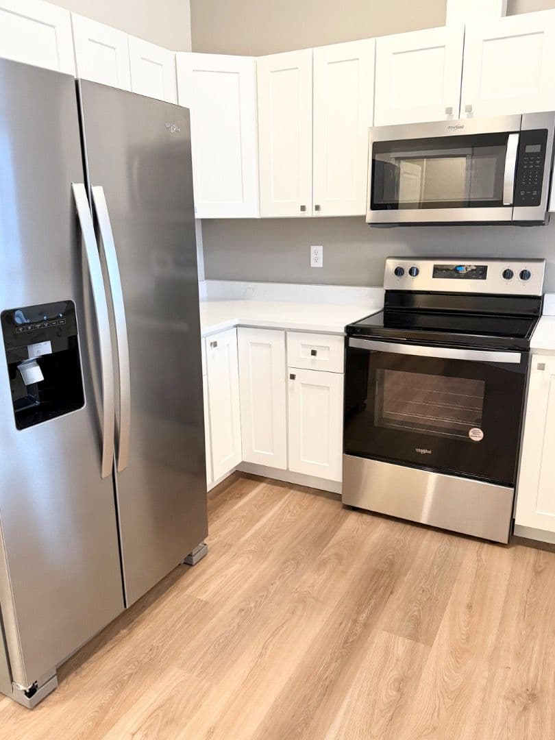 Eagle River Apartment: 16427 Farm Ave