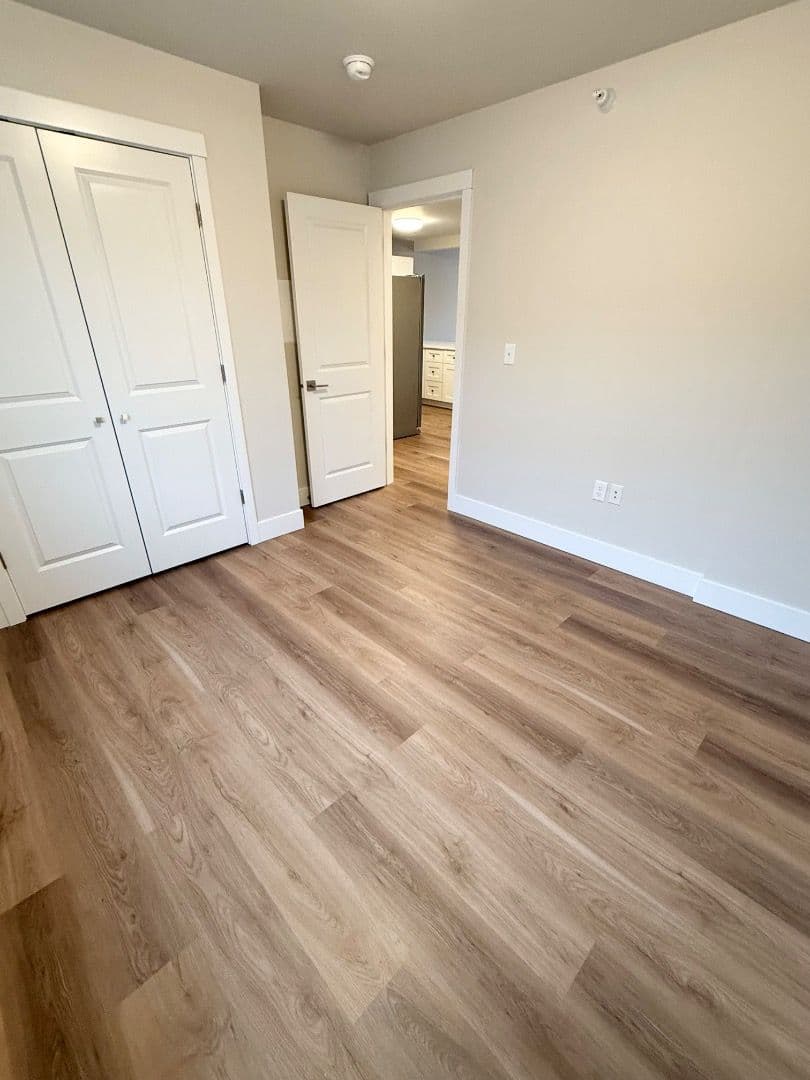 Eagle River Apartment: 16427 Farm Ave