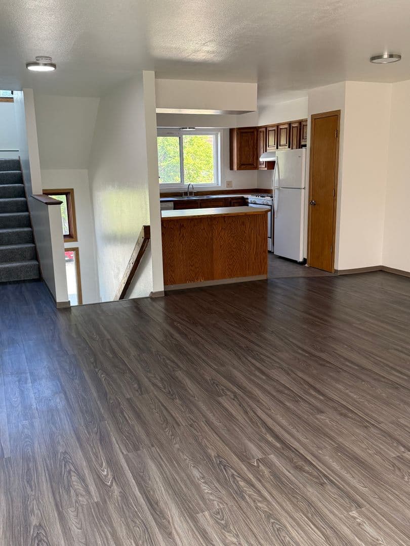Anchorage Apartment: 3711 Carleton Ave