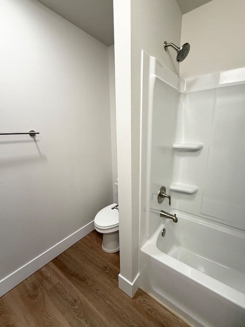 Eagle River Apartment: 16427 Farm Ave