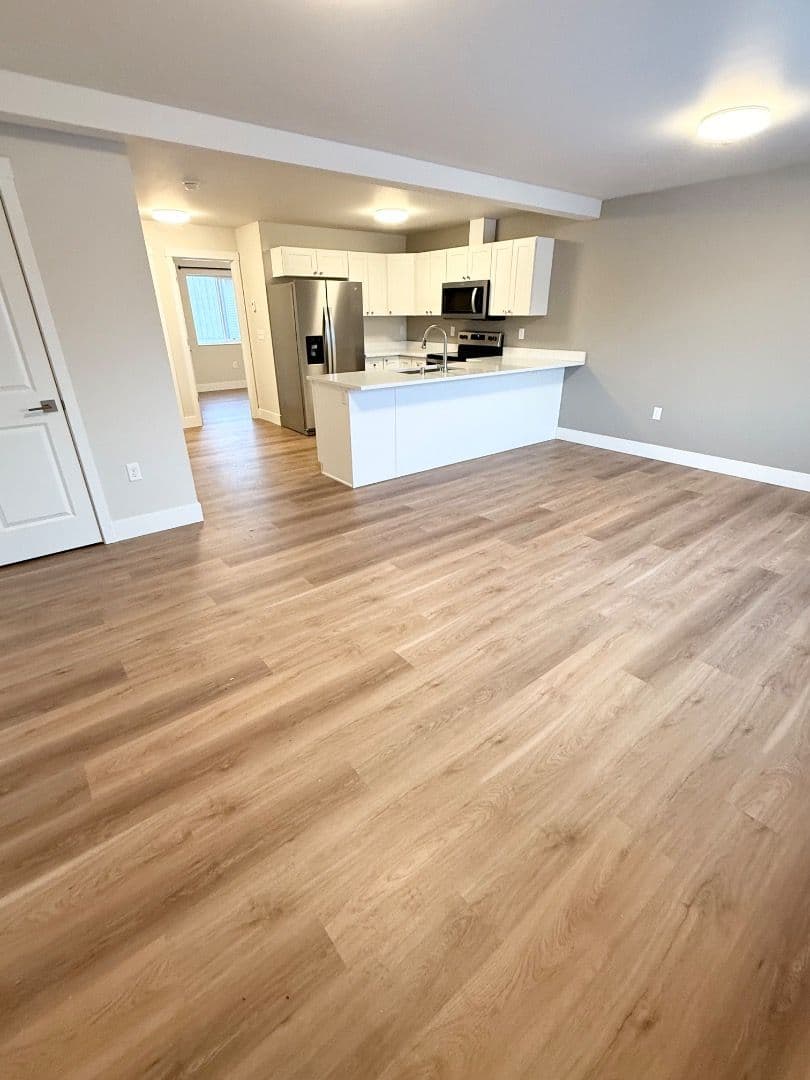 Eagle River Apartment: 16427 Farm Ave
