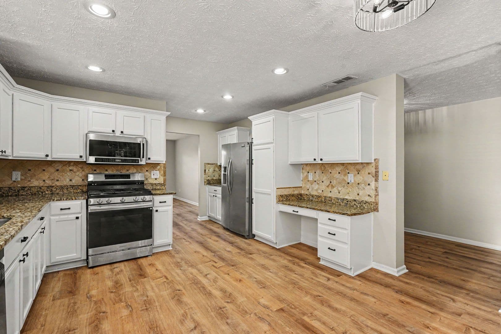 Snellville House: 3015 Gallery Walk