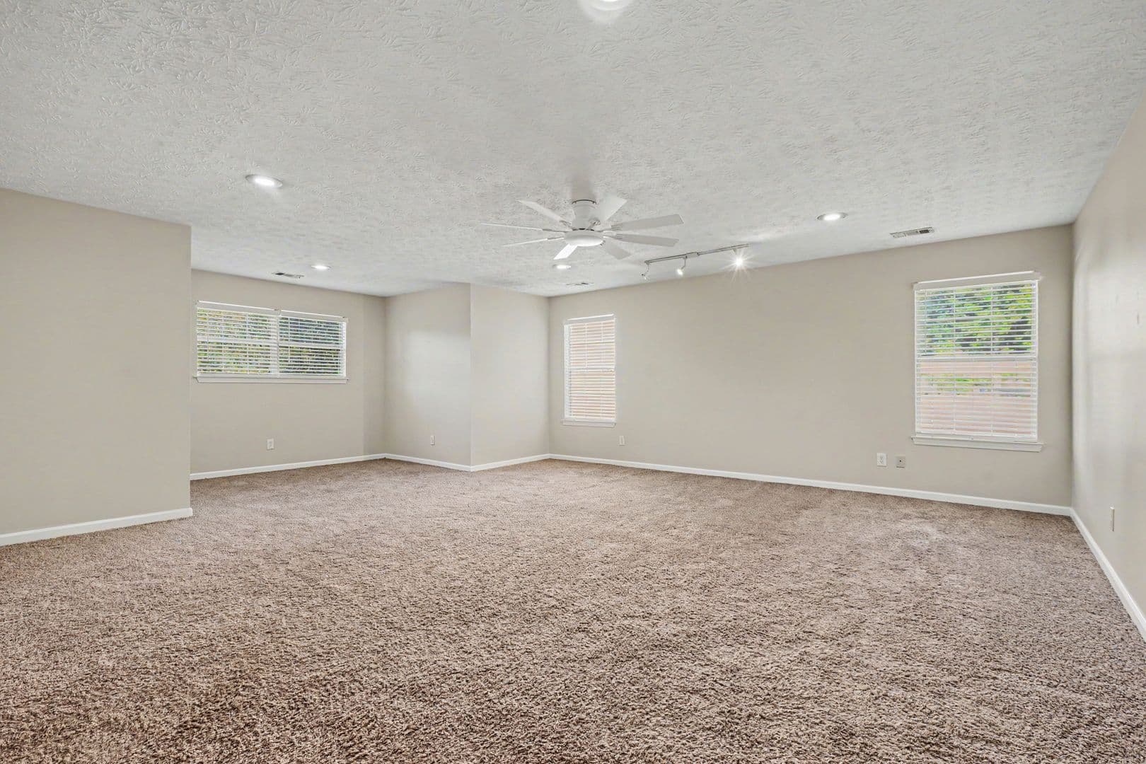 Snellville House: 3015 Gallery Walk