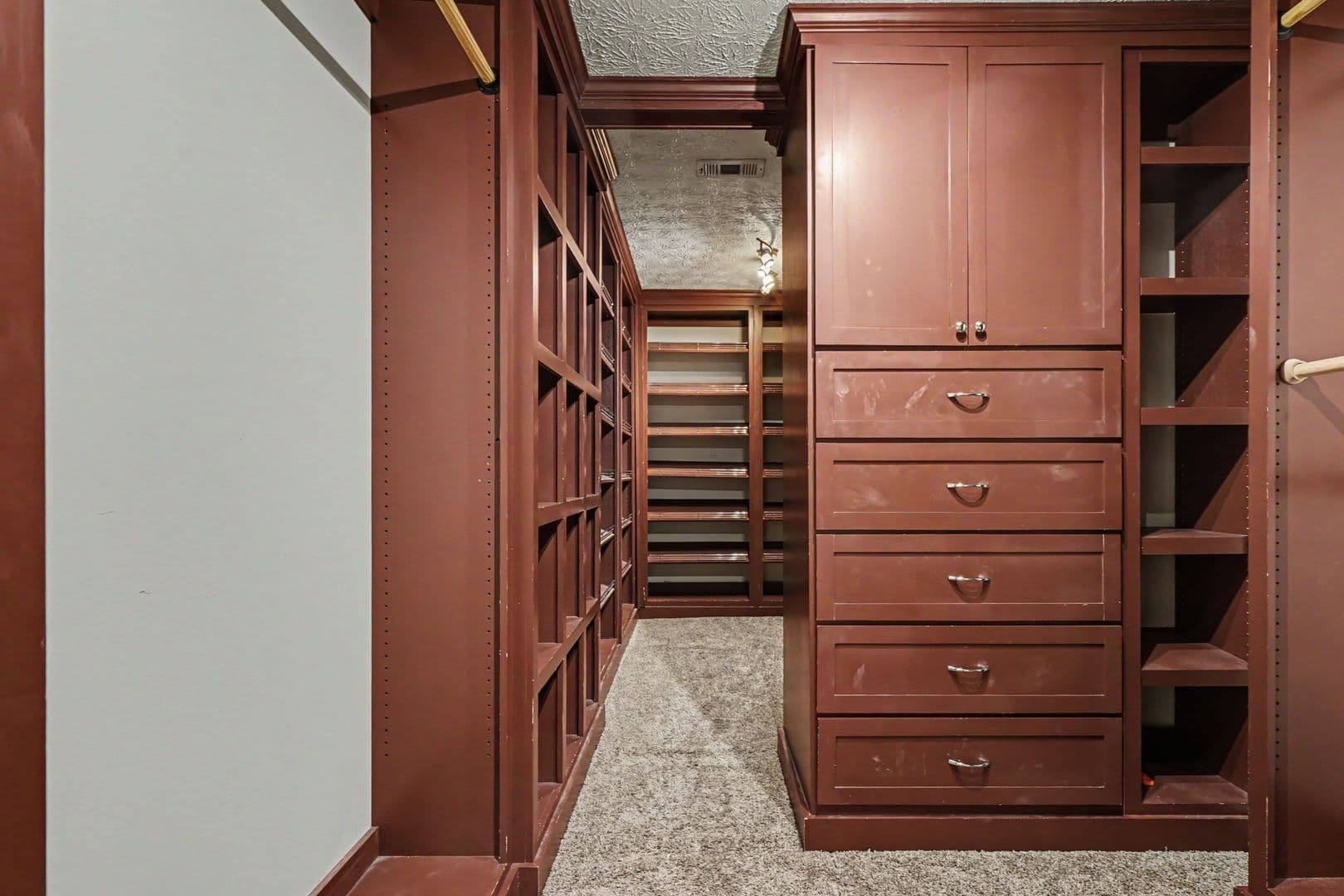 Snellville House: 3015 Gallery Walk