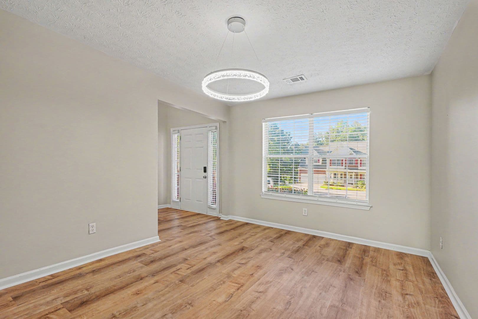 Snellville House: 3015 Gallery Walk