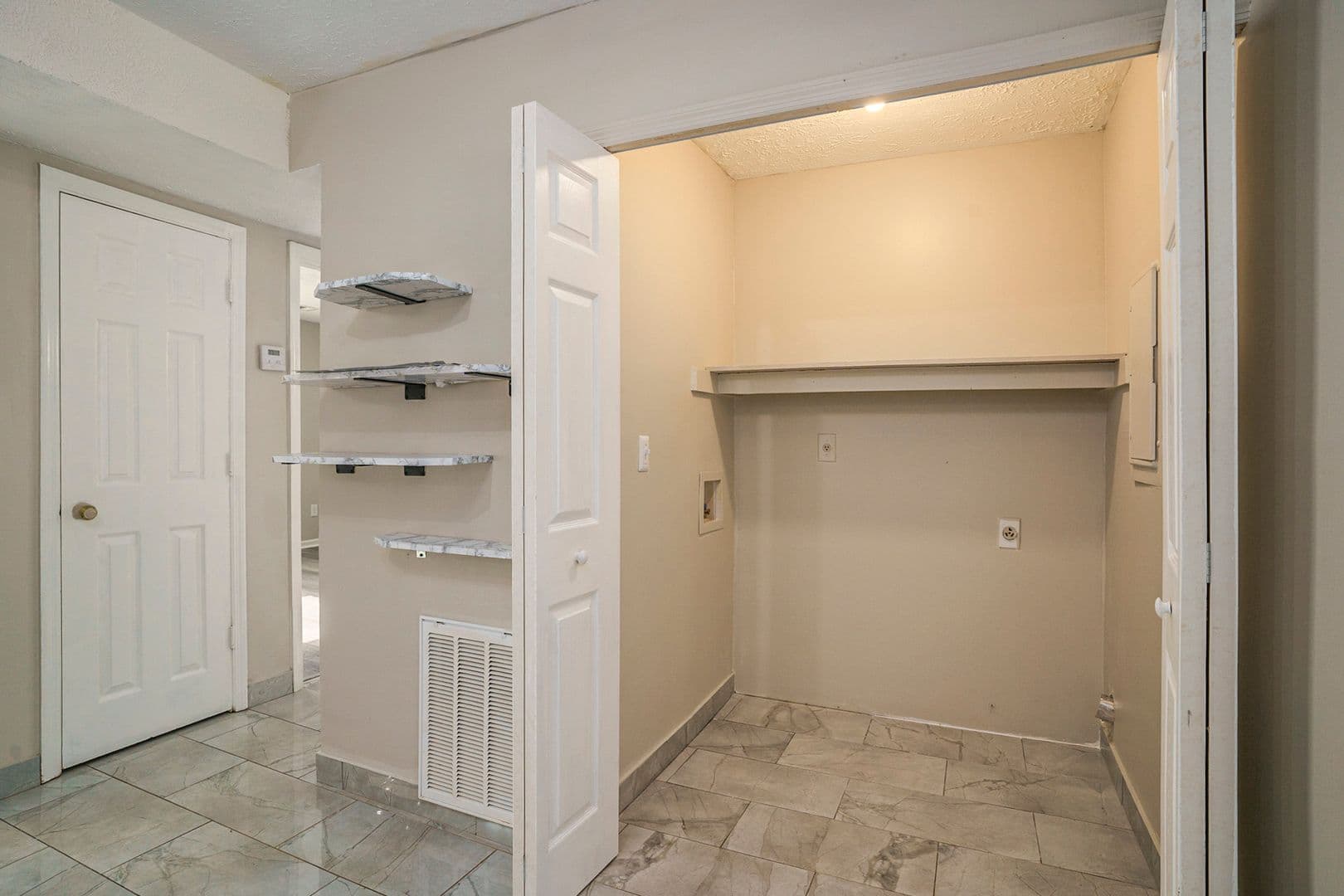 Covington House: 9285 Cedar Ridge Dr
