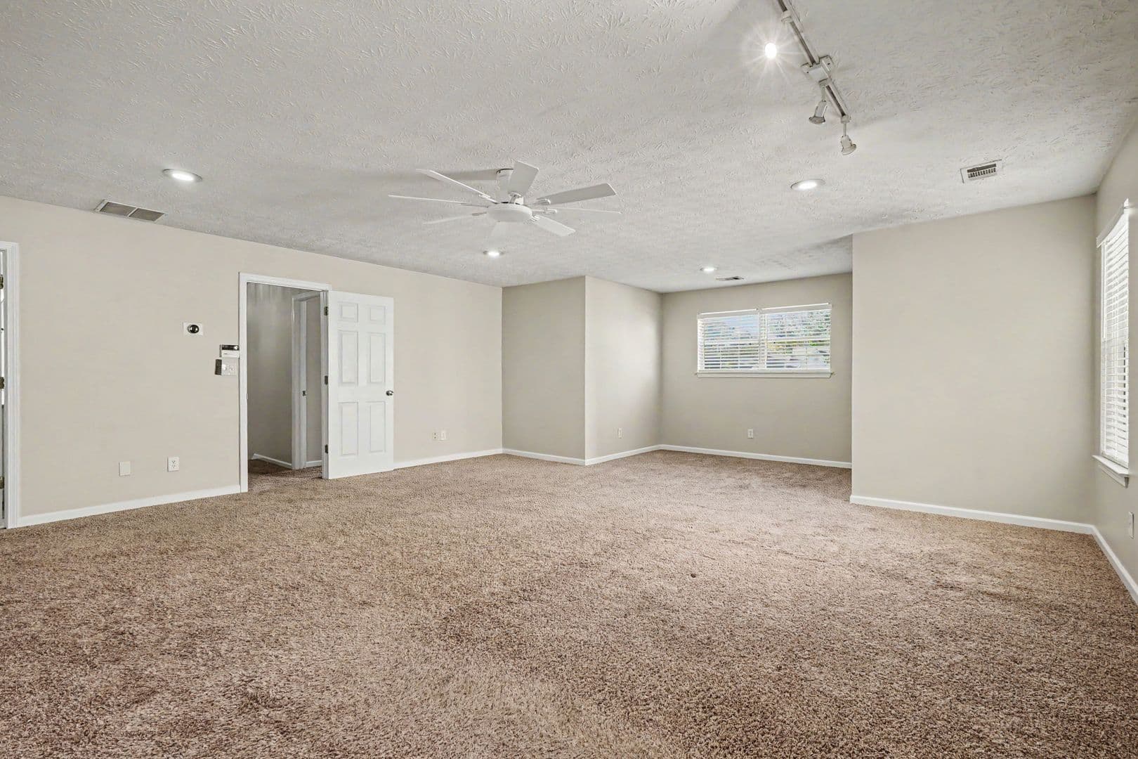 Snellville House: 3015 Gallery Walk