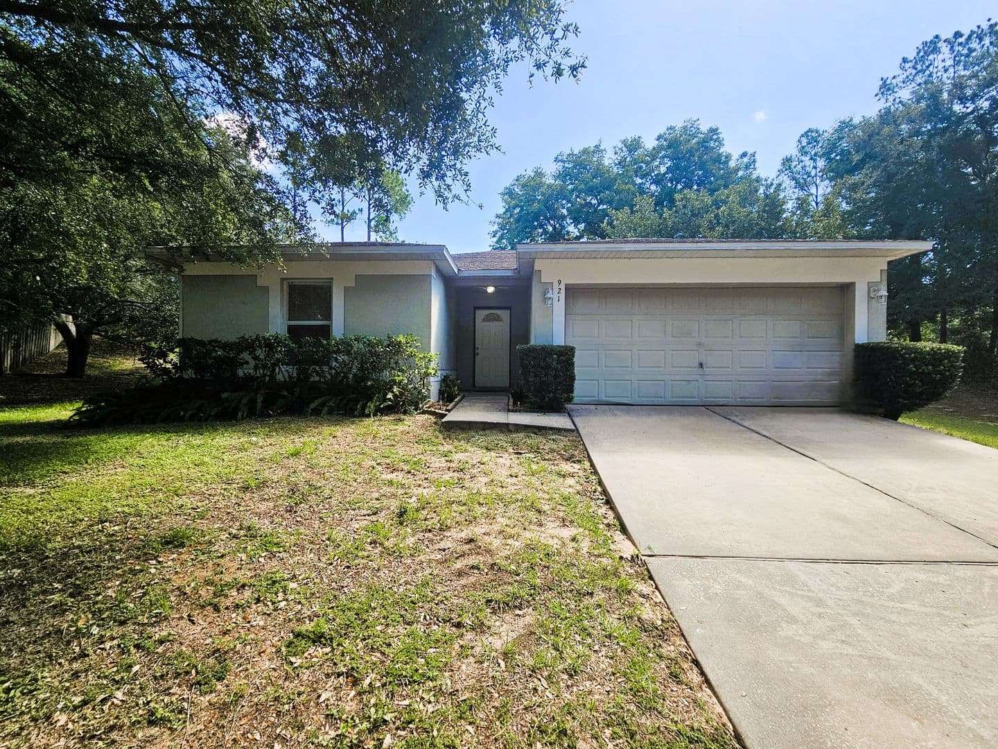 Minneola House: 921 Bristle Cone Ct.