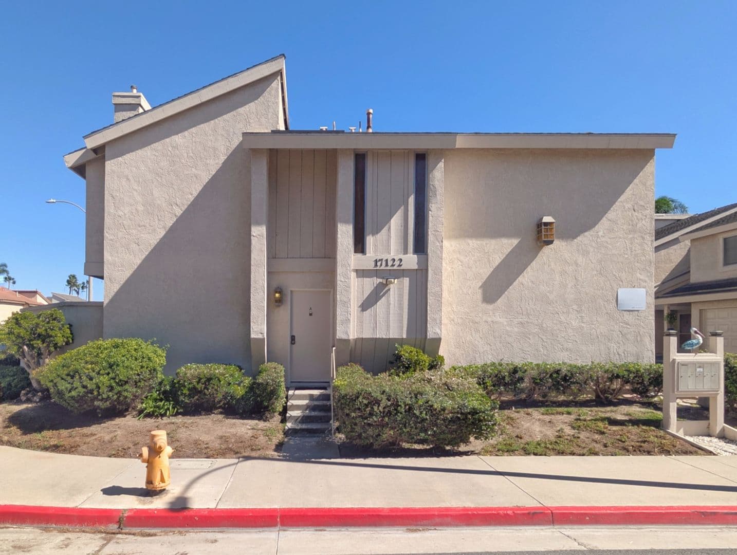 Huntington Beach Apartment: 17122 Lynn Lane