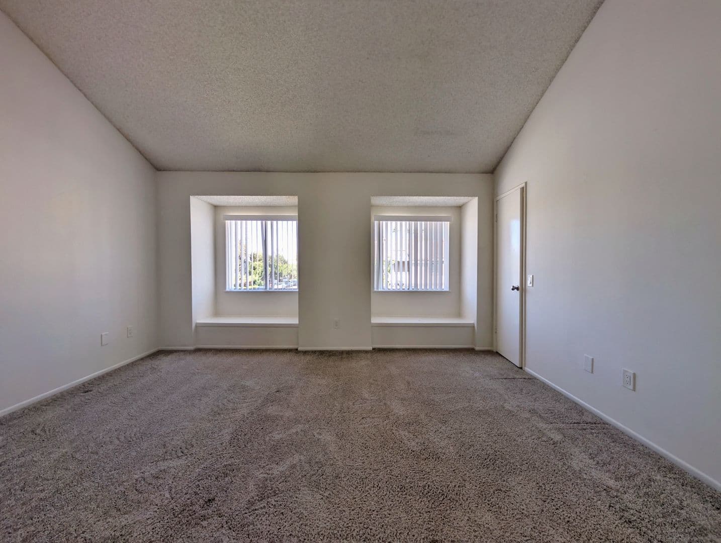 Huntington Beach Apartment: 17122 Lynn Lane