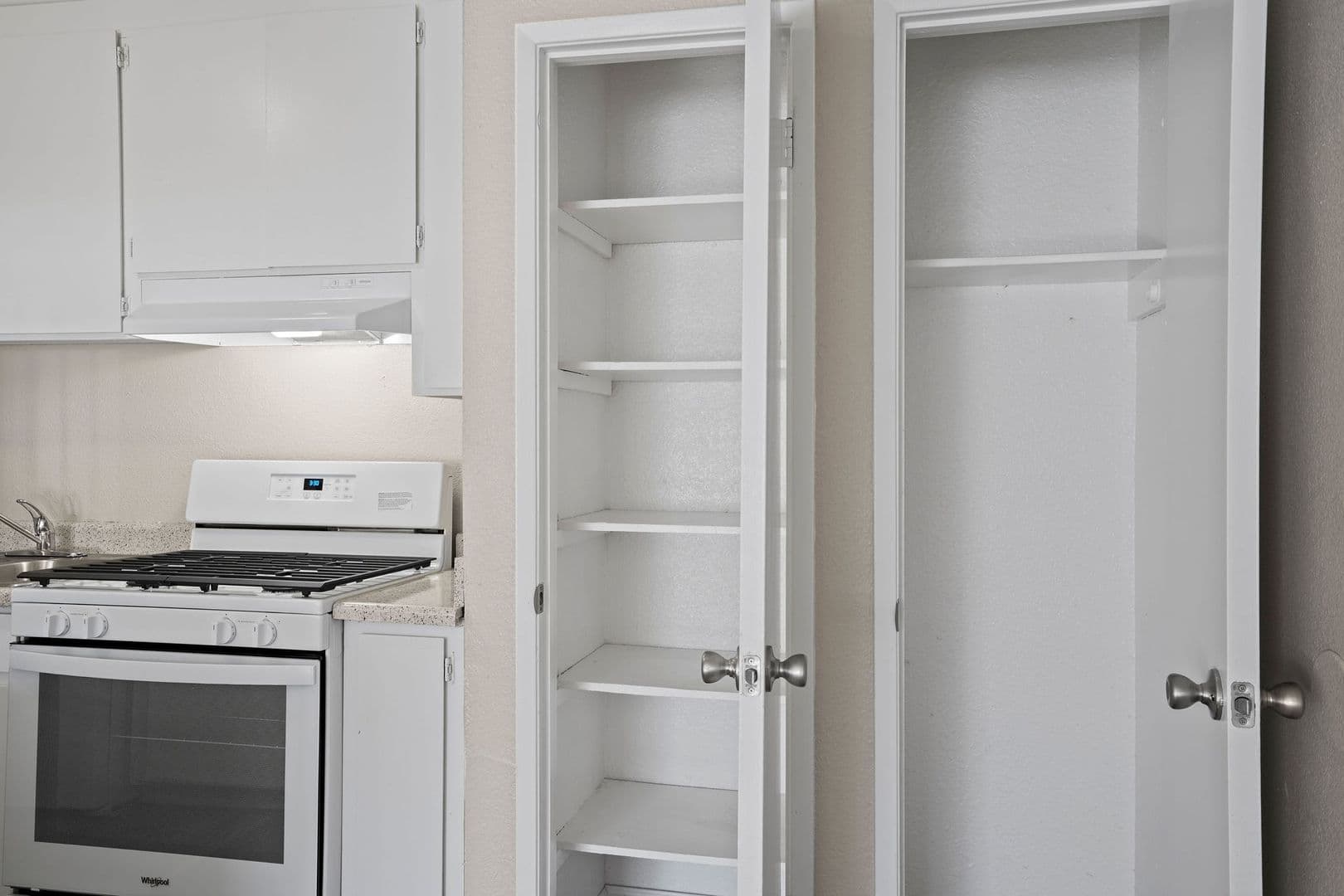 Stockton Apartment: 2433 Country Club Blvd.