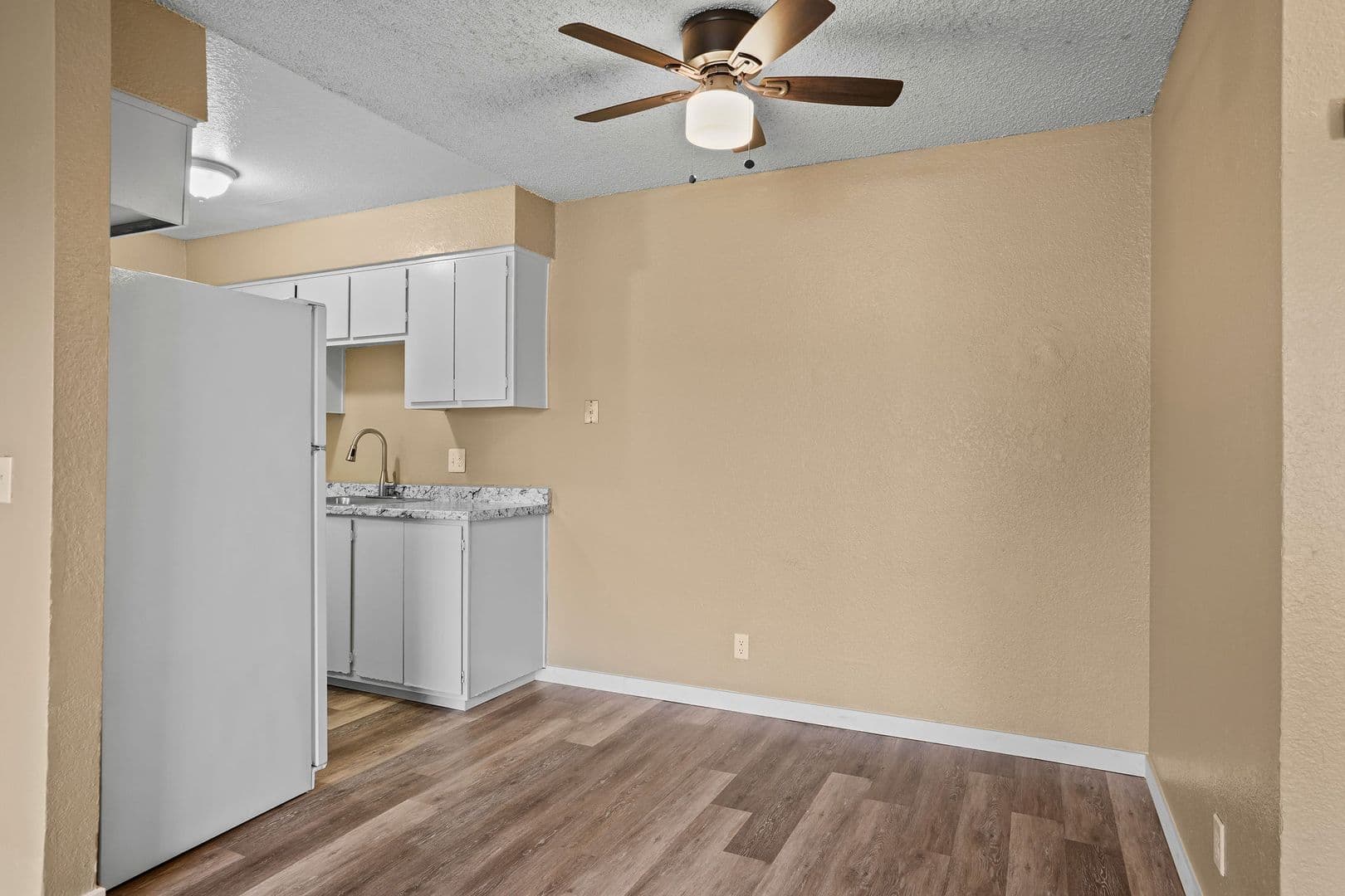 Sacramento Apartment: 7605 Franklin Blvd.