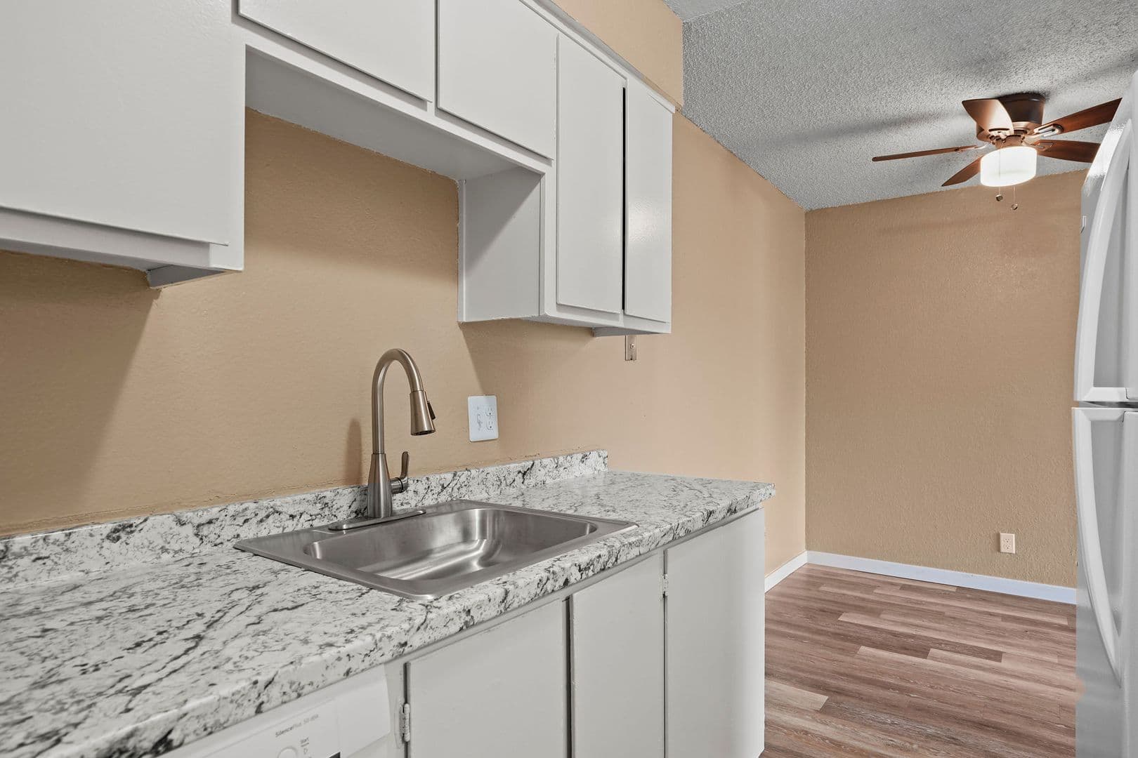 Sacramento Apartment: 7605 Franklin Blvd.