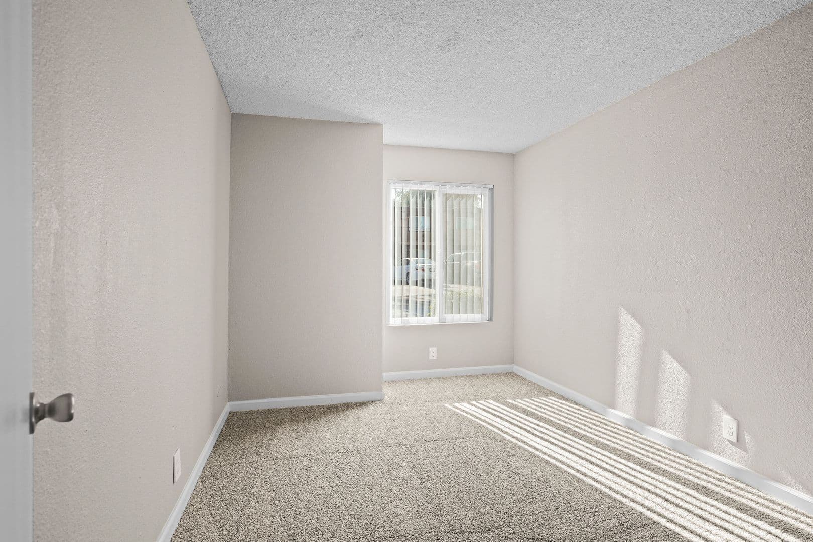 Stockton Apartment: 2433 Country Club Blvd.