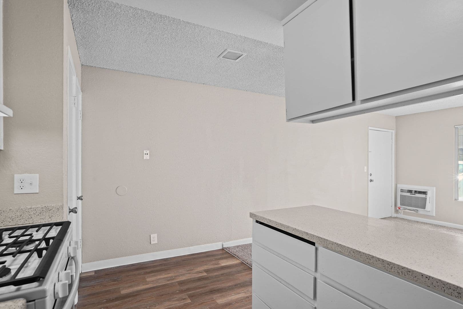 Stockton Apartment: 2433 Country Club Blvd.