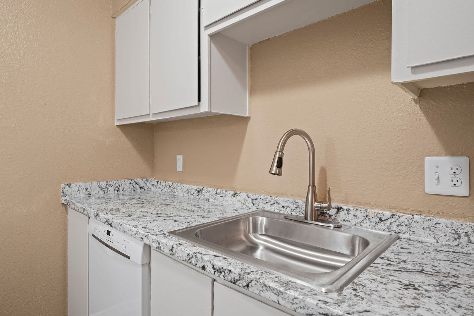Sacramento Apartment: 7605 Franklin Blvd.