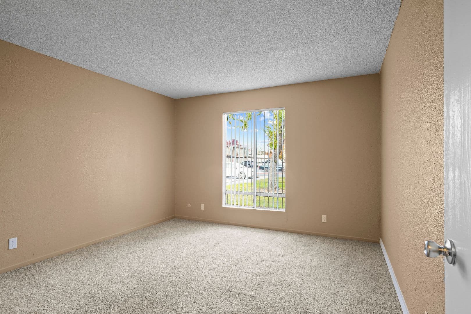 Sacramento Apartment: 7605 Franklin Blvd.