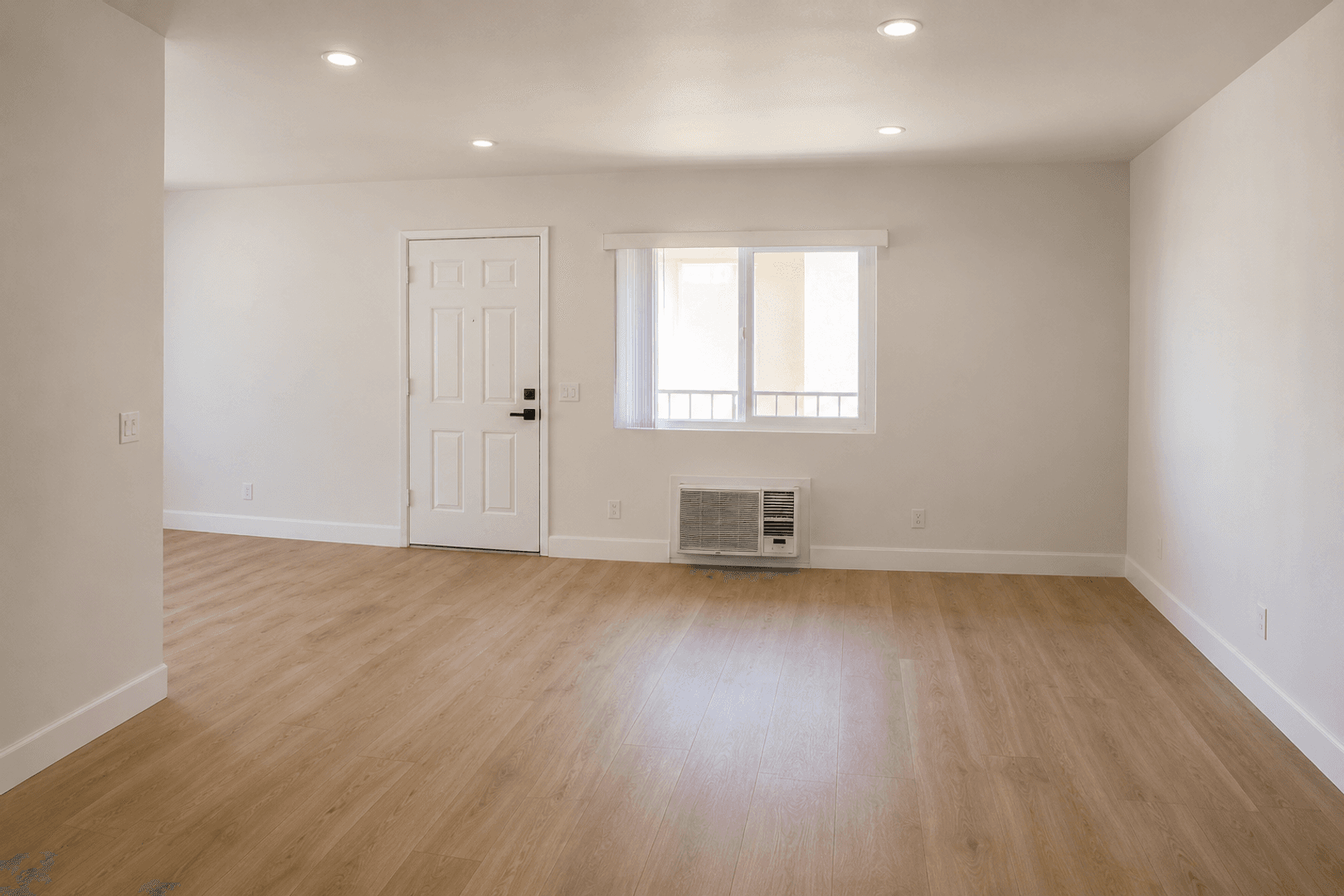 Lakeside Apartment: 9658 Winter Gardens Blvd.